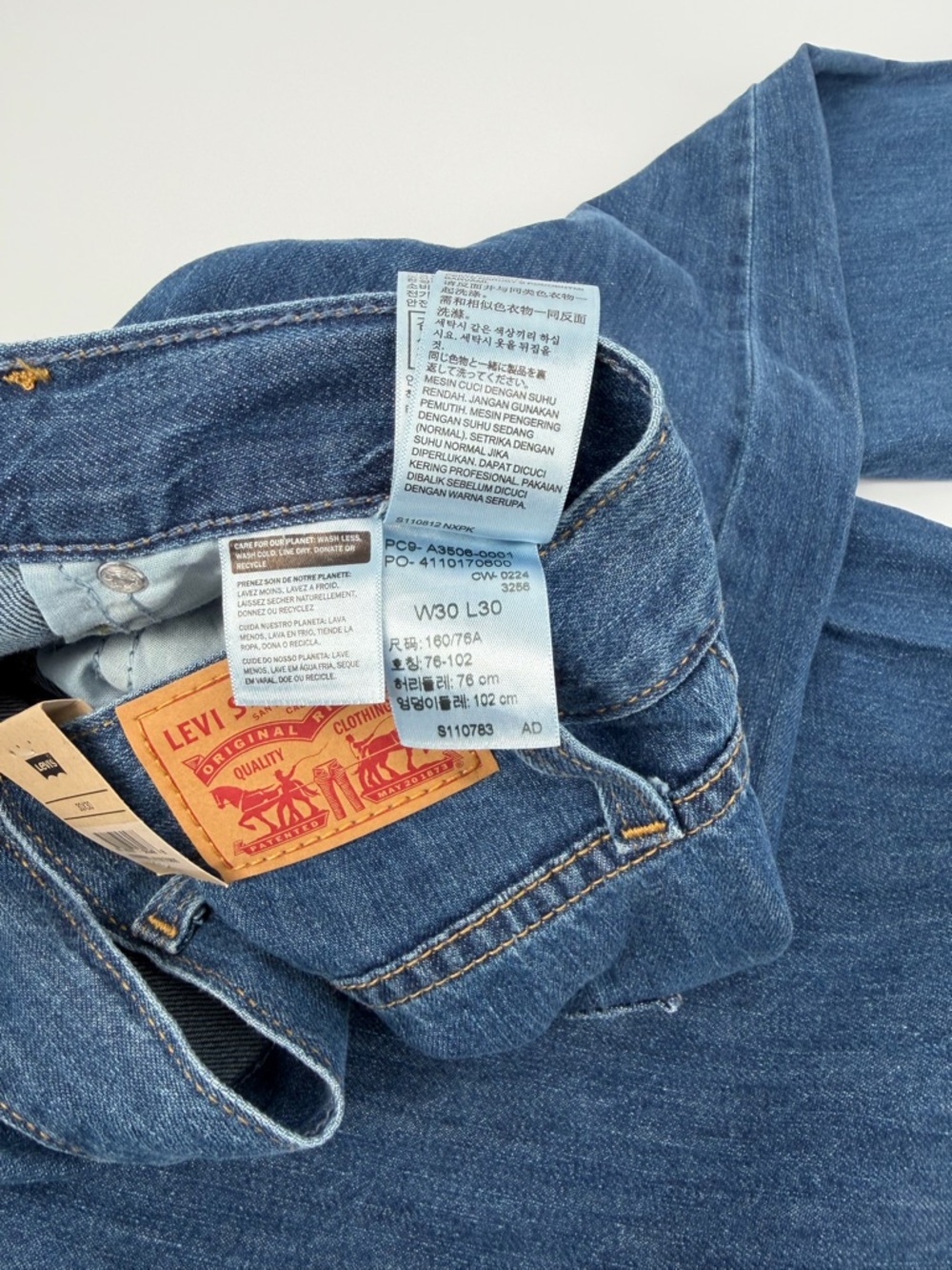 Levi's Men's Straight Jeans in Medium Blue Denim - Picture 7 of 11